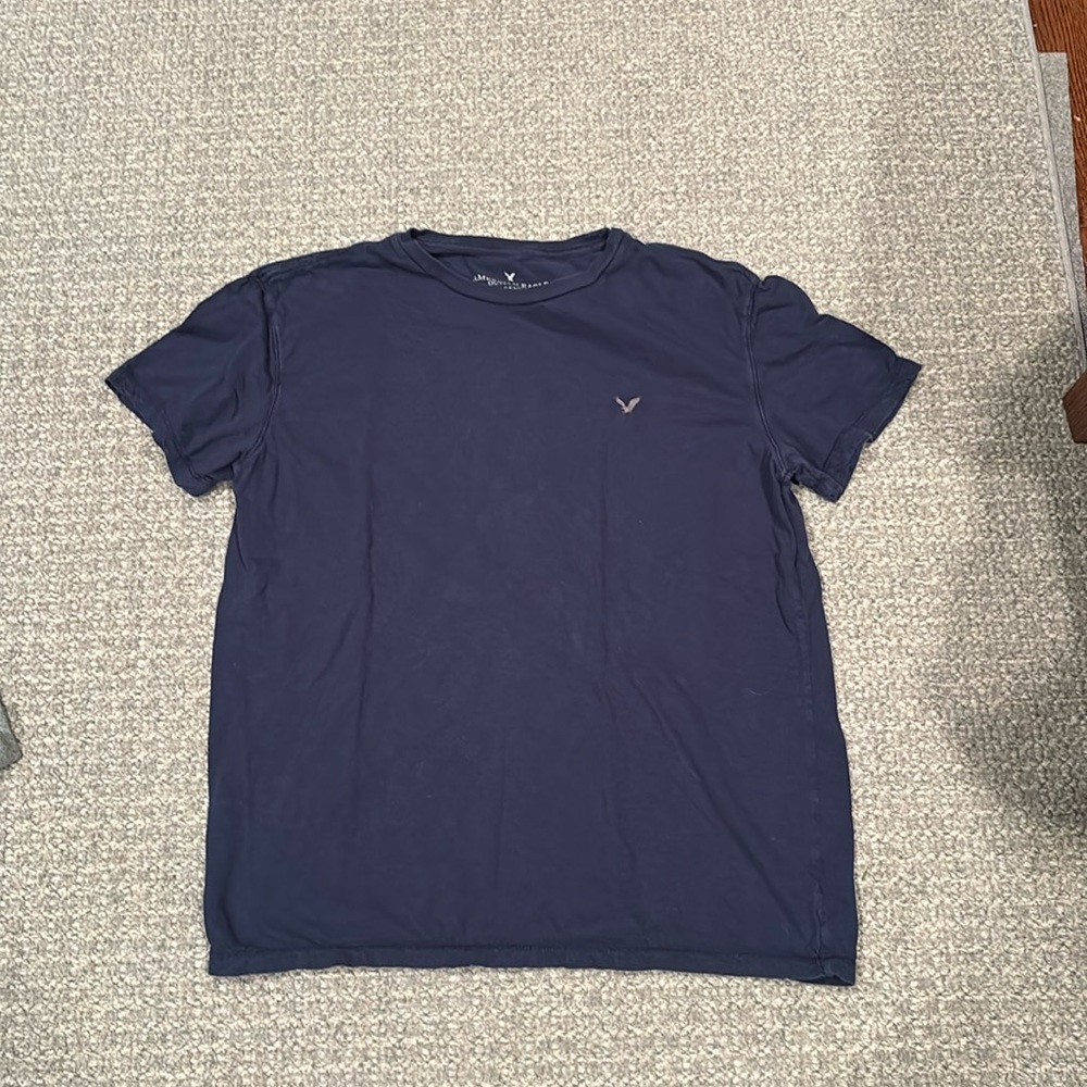 American Eagle T shirt